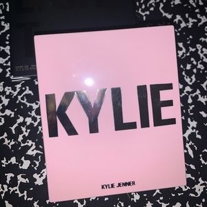 Kylie Kylighter Pressed Illuminating Powder